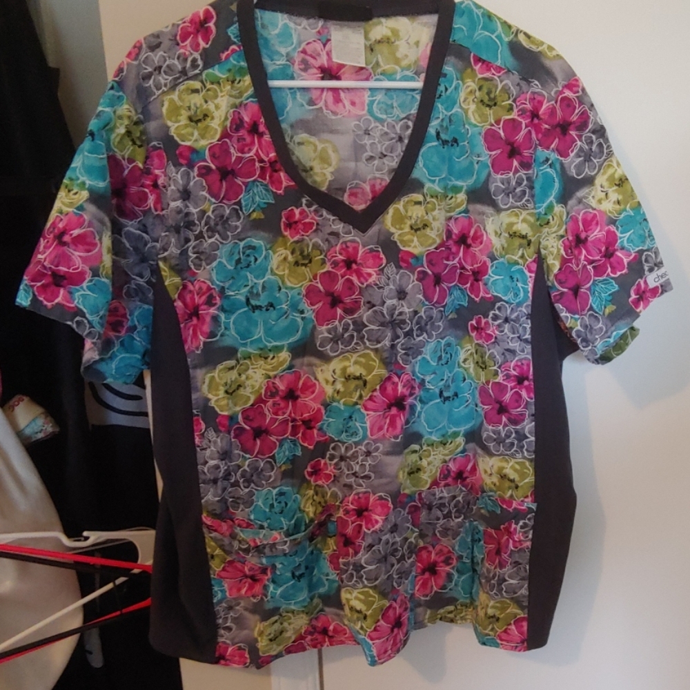 Cherokee scrub top